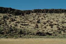 Canyon walls littered with Boulders